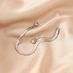 Women's Blade Chain Heart Pendant Bracelet With Elegant Minimalist Design