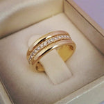 Classic Middle Stone Paved Wedding Fashion Rings Delicate Women Jewelry